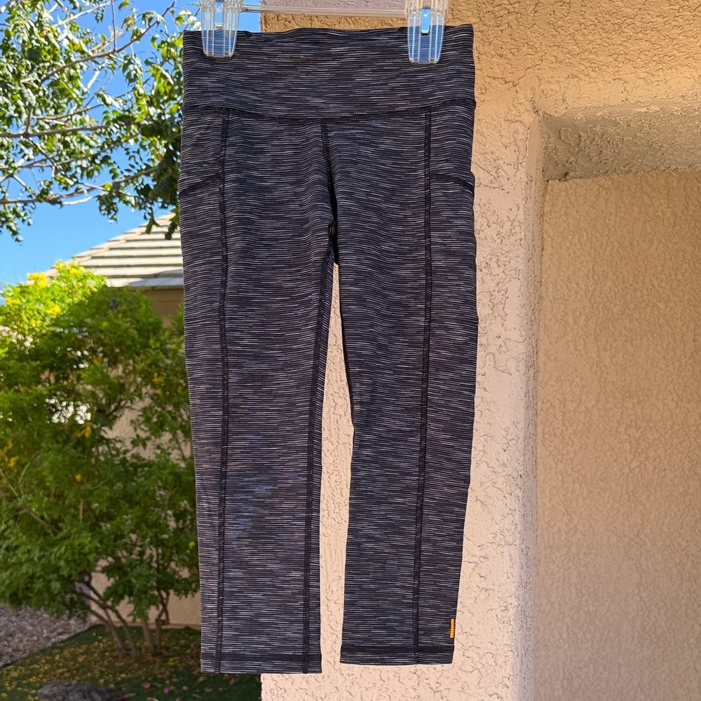 Lucy powermax cropped capri length leggings heather gray size XS